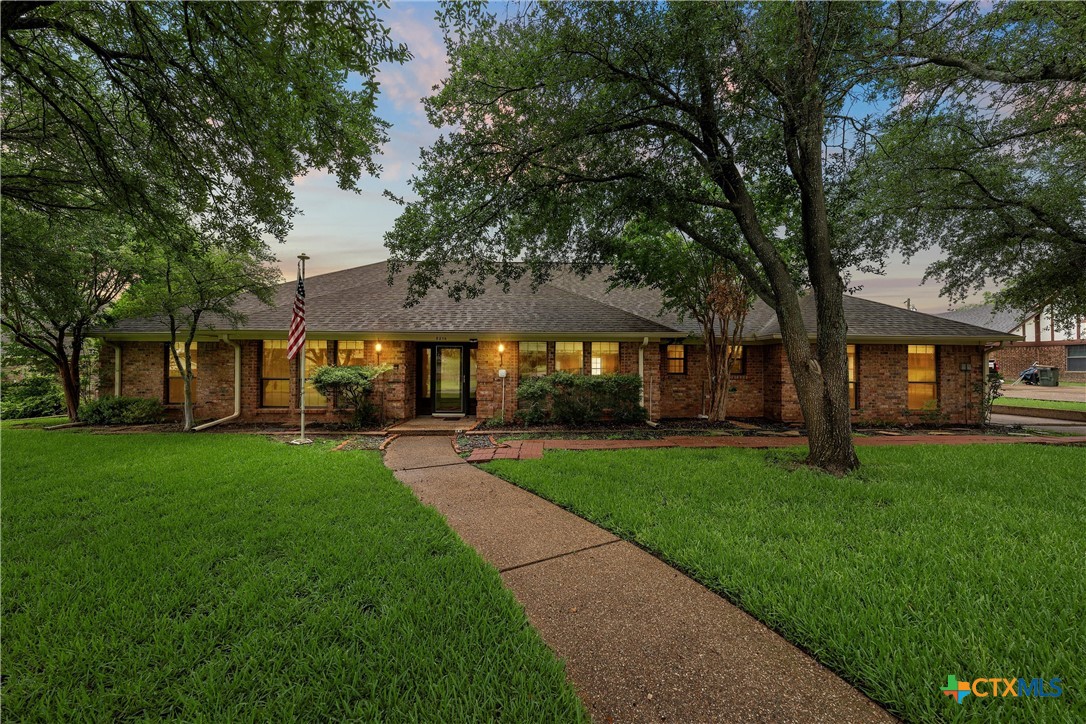 Woodway, Texas, 76712, United States, 5 Bedrooms Bedrooms, ,3 BathroomsBathrooms,Residential,For Sale,1988049