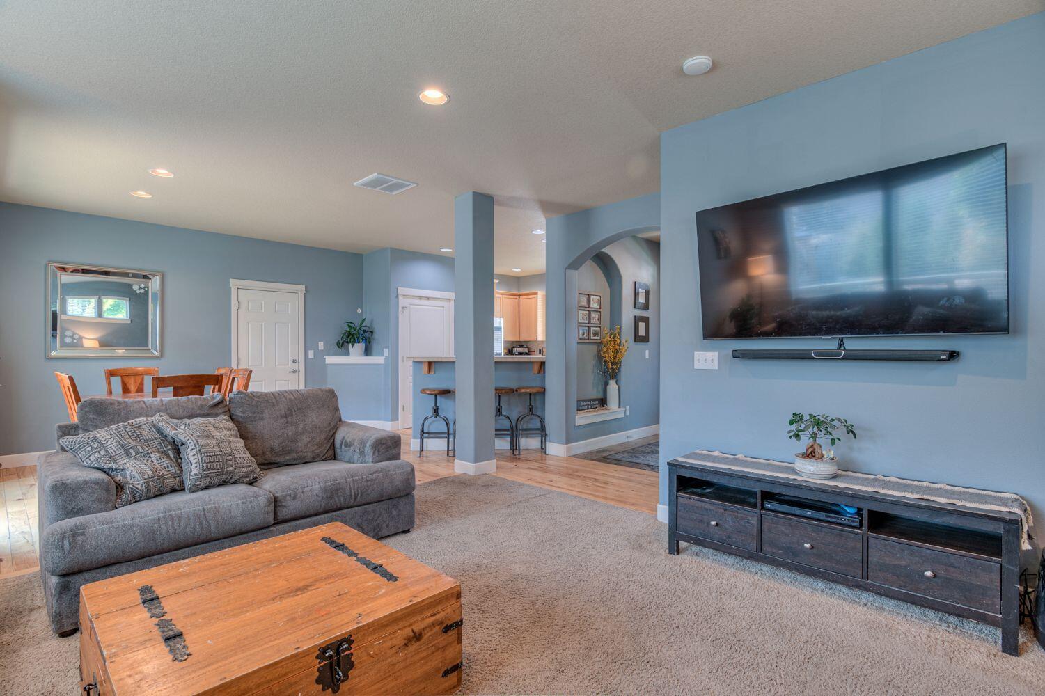 Redmond, Oregon, 97756, United States, 4 Bedrooms Bedrooms, ,3 BathroomsBathrooms,Residential,For Sale,1898439