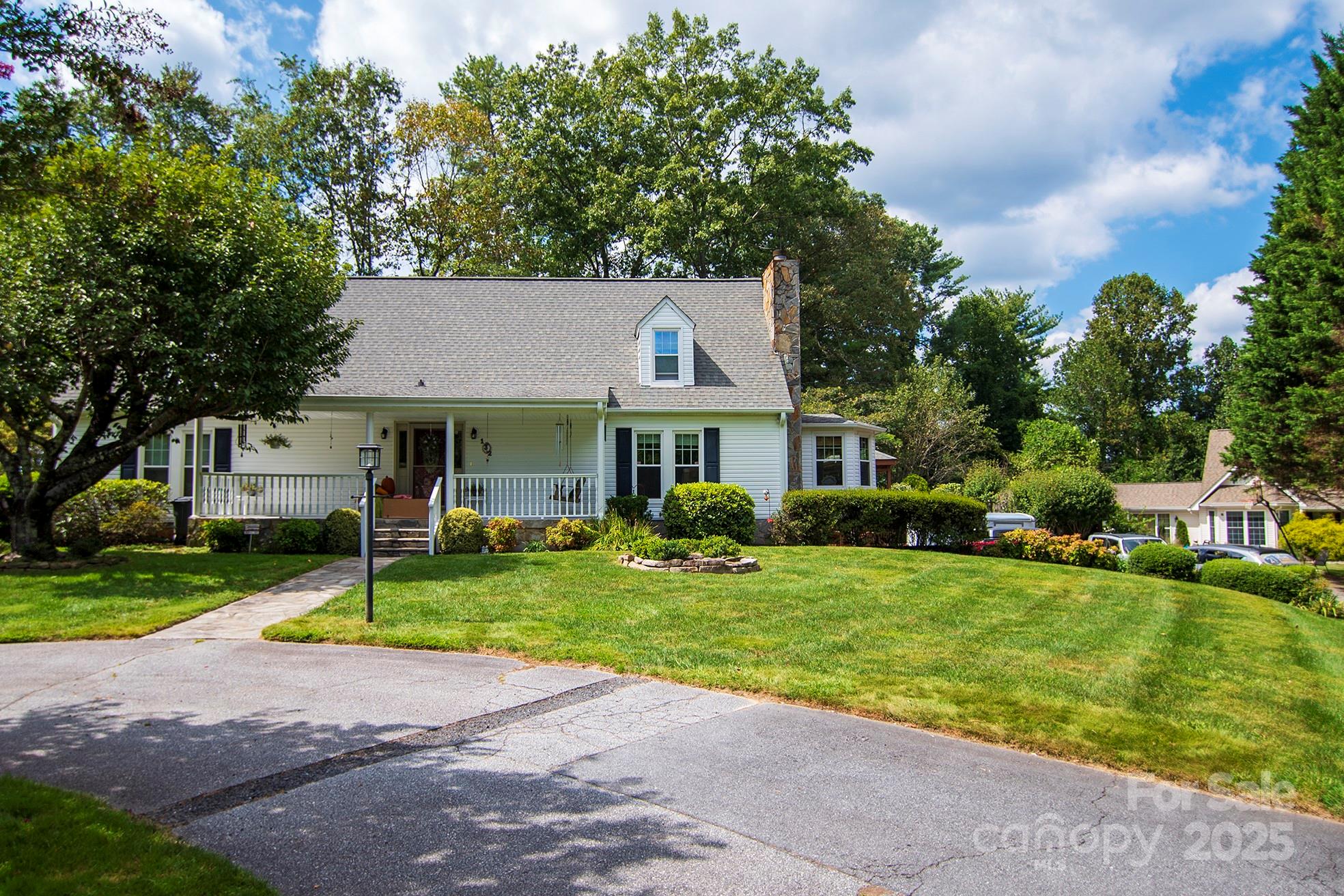 Hendersonville, North Carolina, 28792, United States, 3 Bedrooms Bedrooms, ,3 BathroomsBathrooms,Residential,For Sale,1976526
