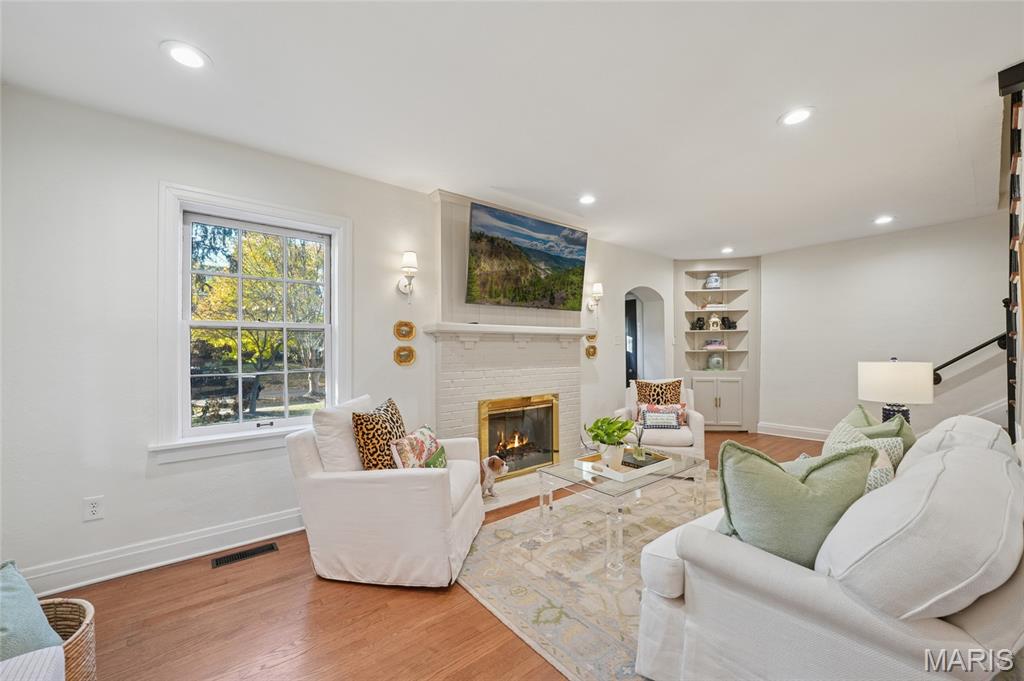 Kirkwood, Missouri, 63122, United States, 3 Bedrooms Bedrooms, ,4 BathroomsBathrooms,Residential,For Sale,2002227