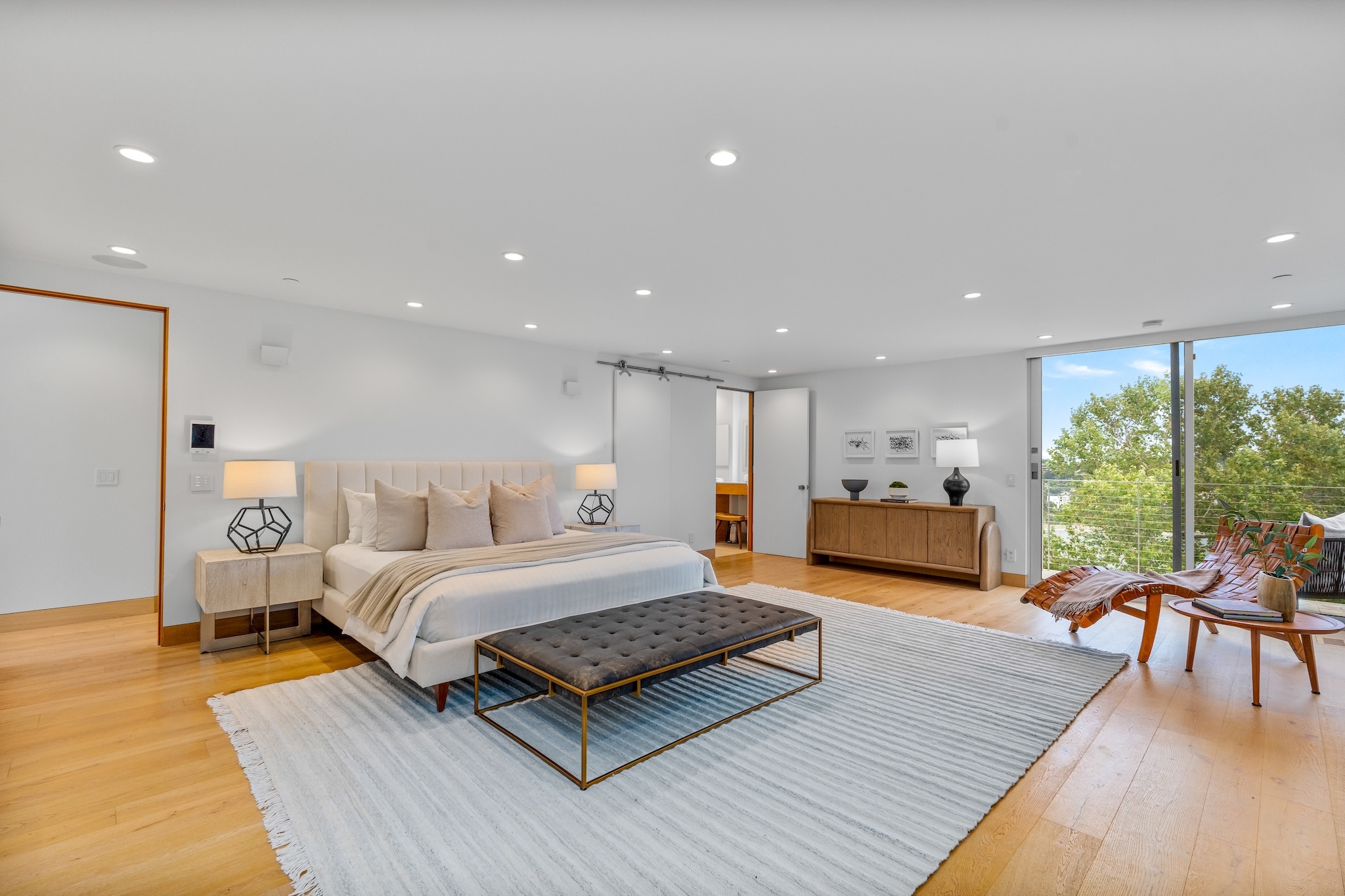  2129 Redcliff St - 物件實景
