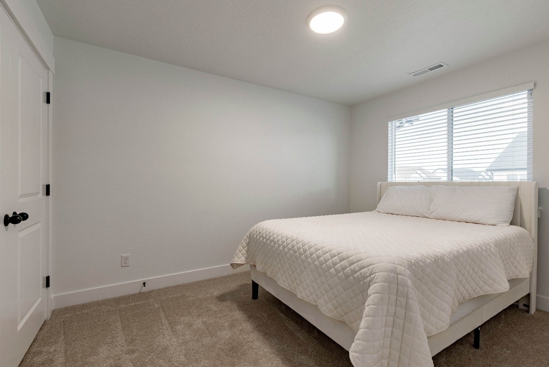  Beautifully Upgraded Townhome - 物件實景