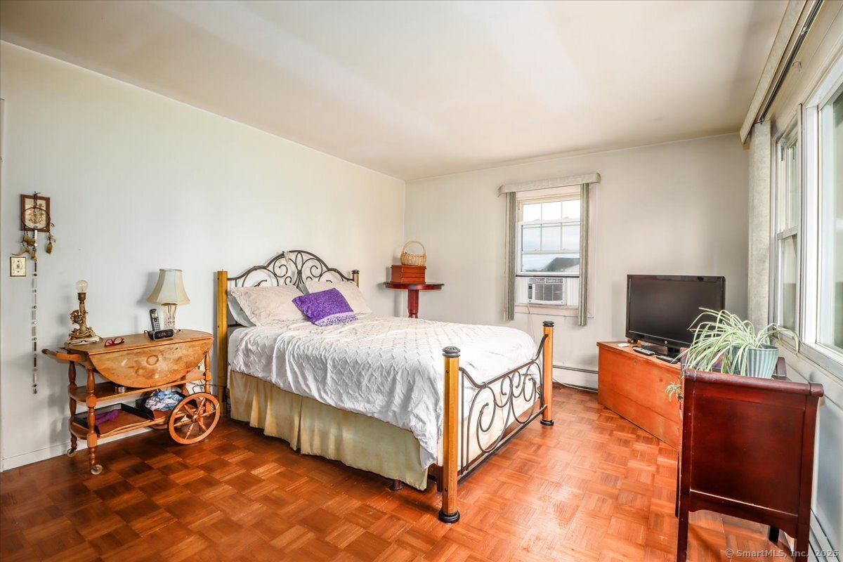 Brookfield, Connecticut, 06804, United States, 3 Bedrooms Bedrooms, ,3 BathroomsBathrooms,Residential,For Sale,1948601