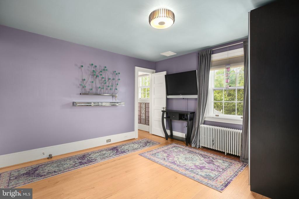 Fredericksburg, Virginia, 22401, United States, 4 Bedrooms Bedrooms, ,2 BathroomsBathrooms,Residential,For Sale,1826966