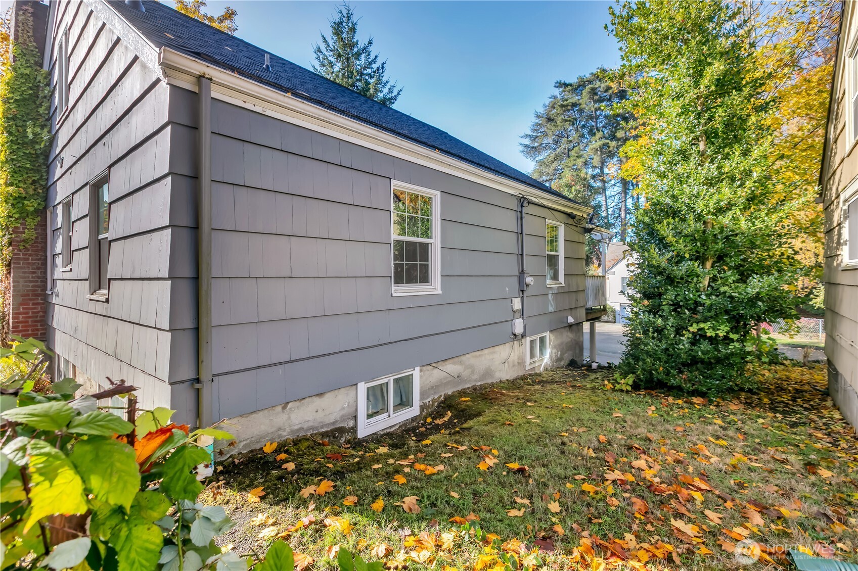 Tacoma, Washington, 98406, United States, 7 Bedrooms Bedrooms, ,2 BathroomsBathrooms,Residential,For Sale,1997085