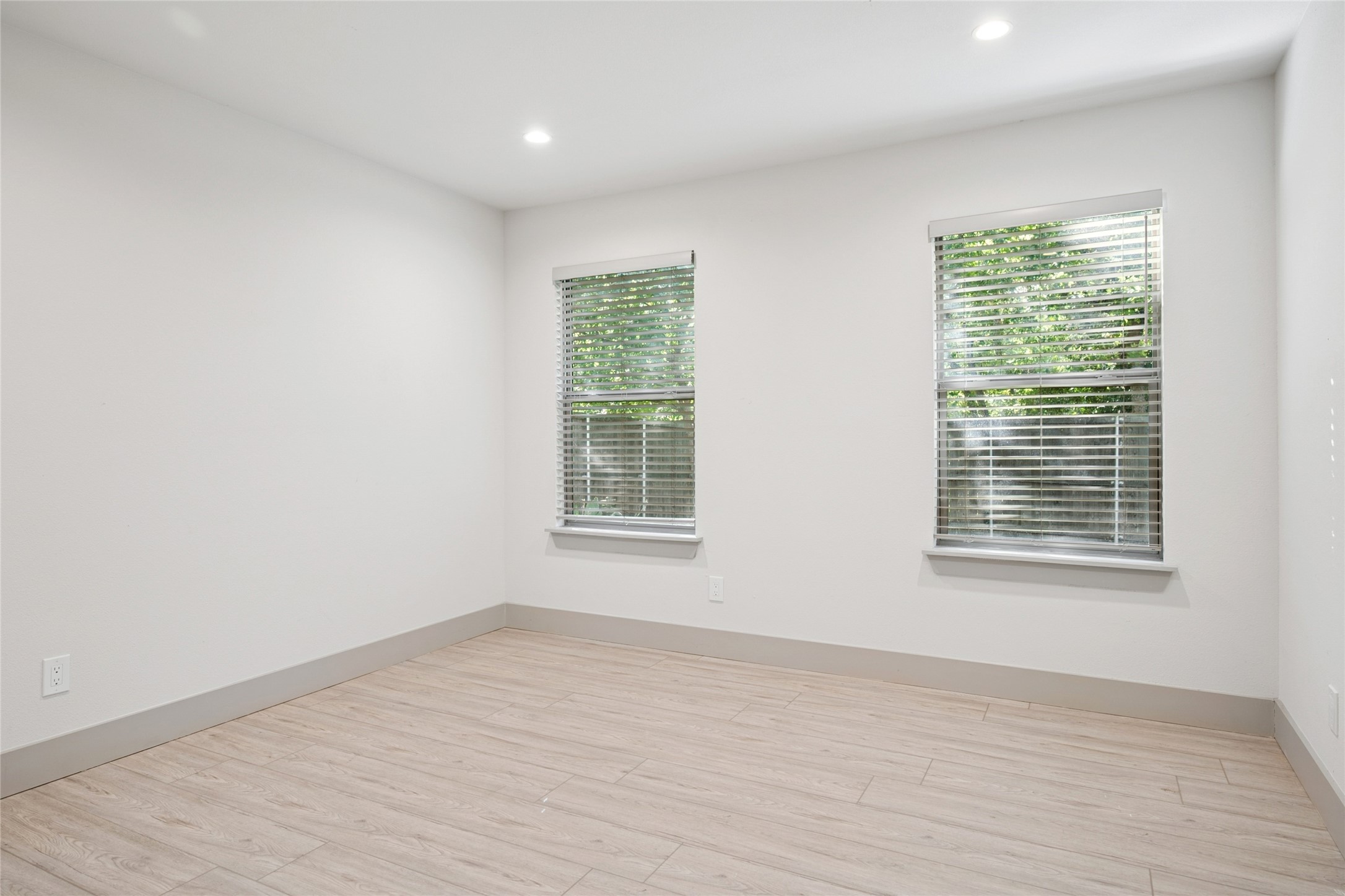 Highland Village, Texas, 75077, United States, 4 Bedrooms Bedrooms, ,3 BathroomsBathrooms,Residential,For Sale,1989492