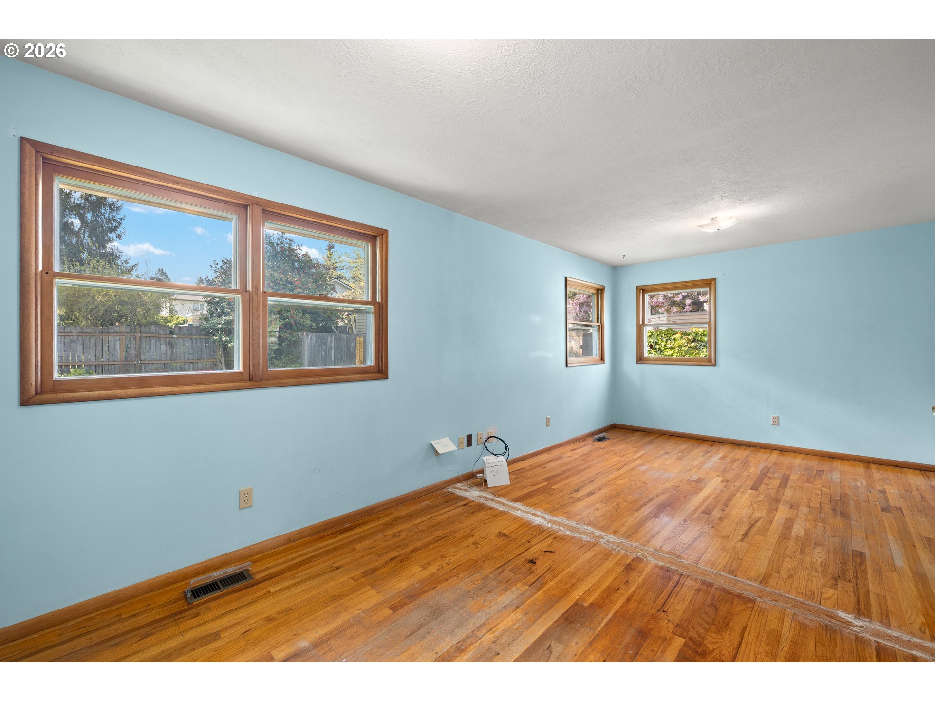 Portland, Oregon, 97230, United States, 3 Bedrooms Bedrooms, ,2 BathroomsBathrooms,Residential,For Sale,2040428