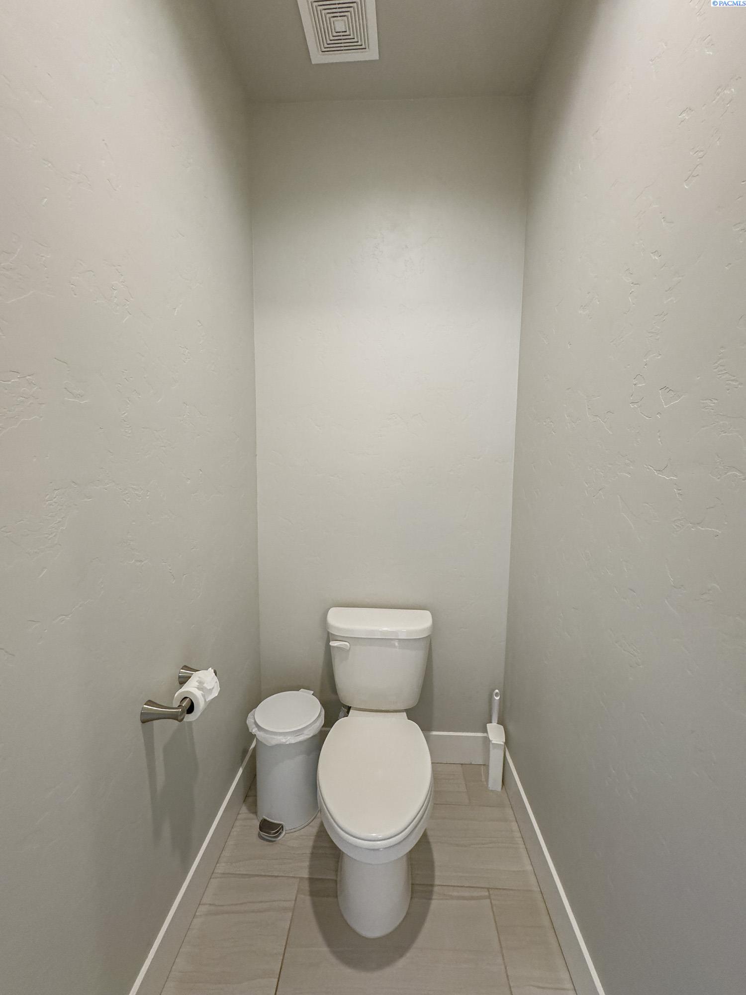 West Richland, Washington, 99353, United States, 5 Bedrooms Bedrooms, ,2 BathroomsBathrooms,Residential,For Sale,1873826