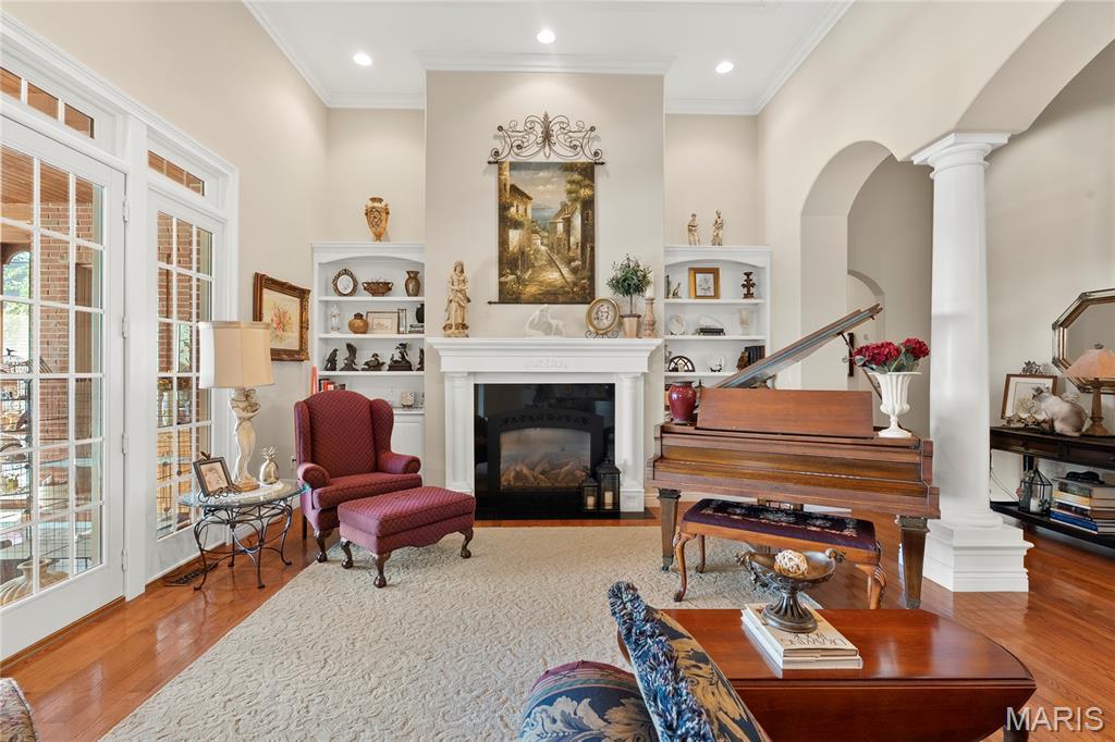 Charleston, Missouri, 63834, United States, 4 Bedrooms Bedrooms, ,6 BathroomsBathrooms,Residential,For Sale,1974839