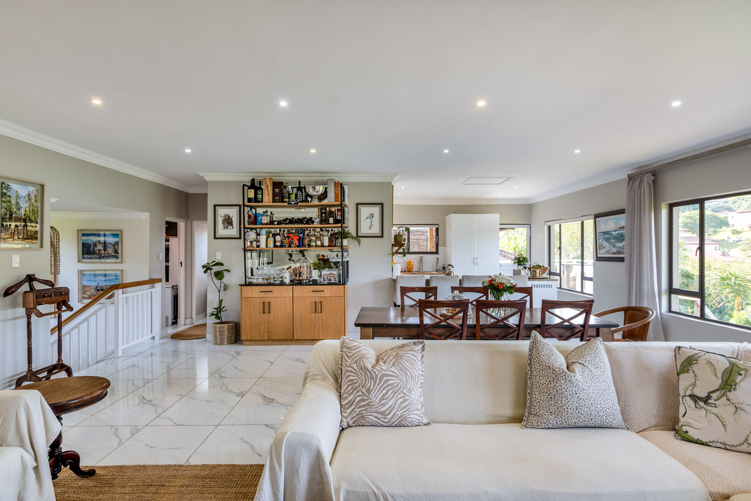  Forest Retreat with Solar Power and Exceptional Outdoor Living in Seaward Estate - 物件實景