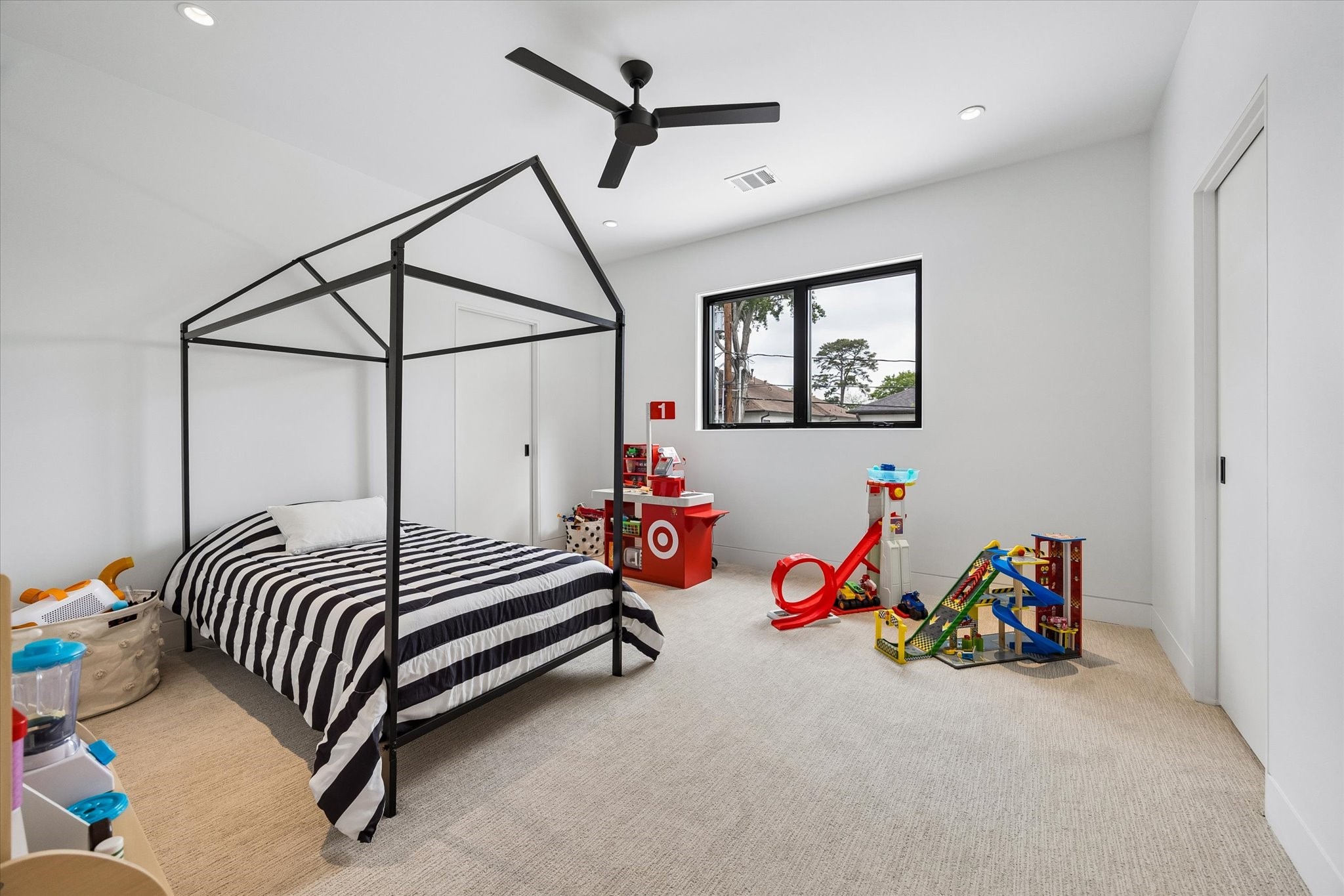  1726 Viking Drive - 物件實景