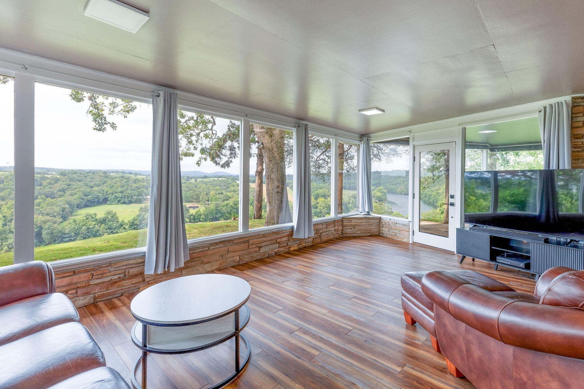 Branson, Missouri, 65616, United States, 3 Bedrooms Bedrooms, ,2 BathroomsBathrooms,Residential,For Sale,1976730