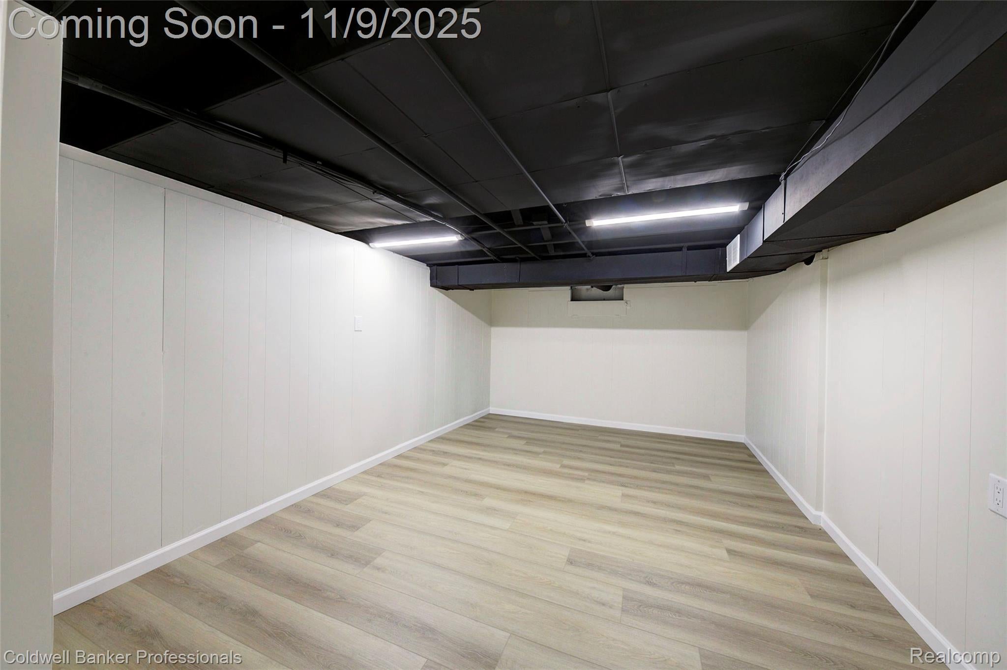 Troy, Michigan, 48085, United States, 4 Bedrooms Bedrooms, ,2 BathroomsBathrooms,Residential,For Sale,1989080