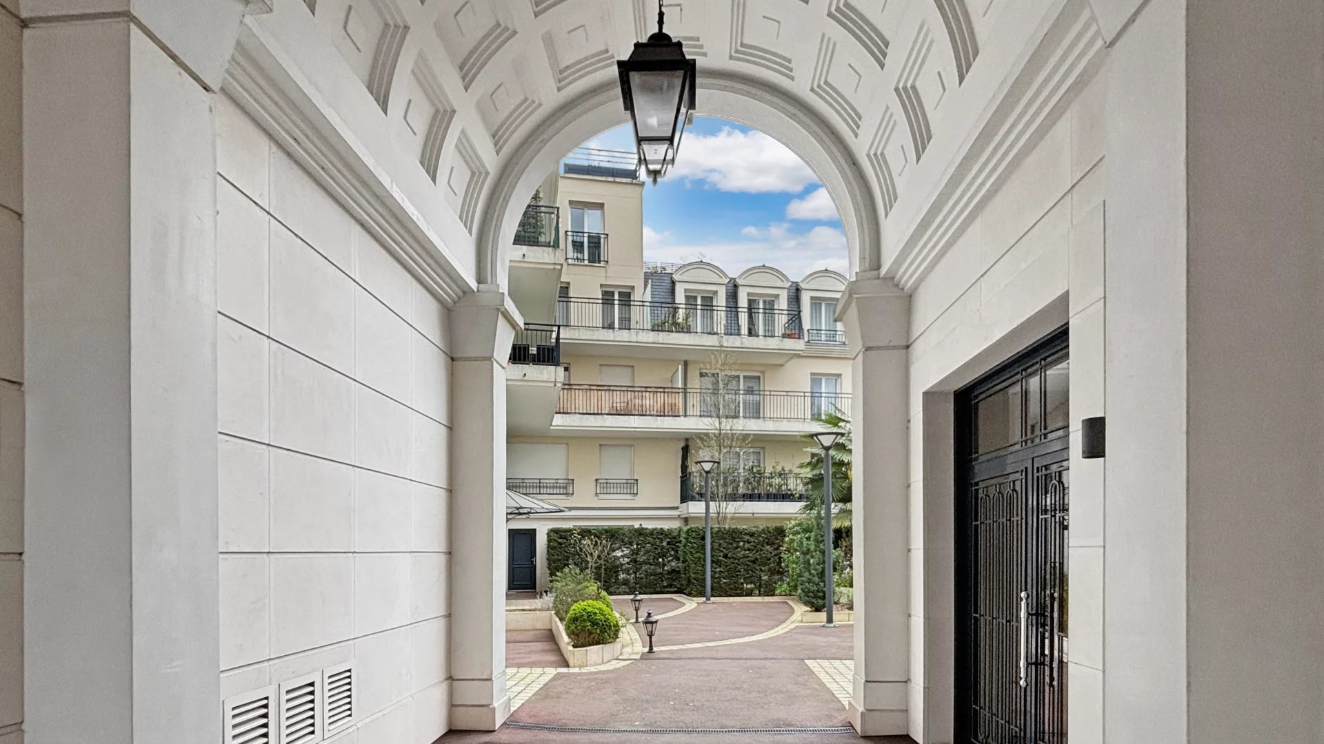 Puteaux, Île-de-France, 92800, FR, 1 Bedroom Bedrooms, ,1 BathroomBathrooms,Residential,For Sale,1626858