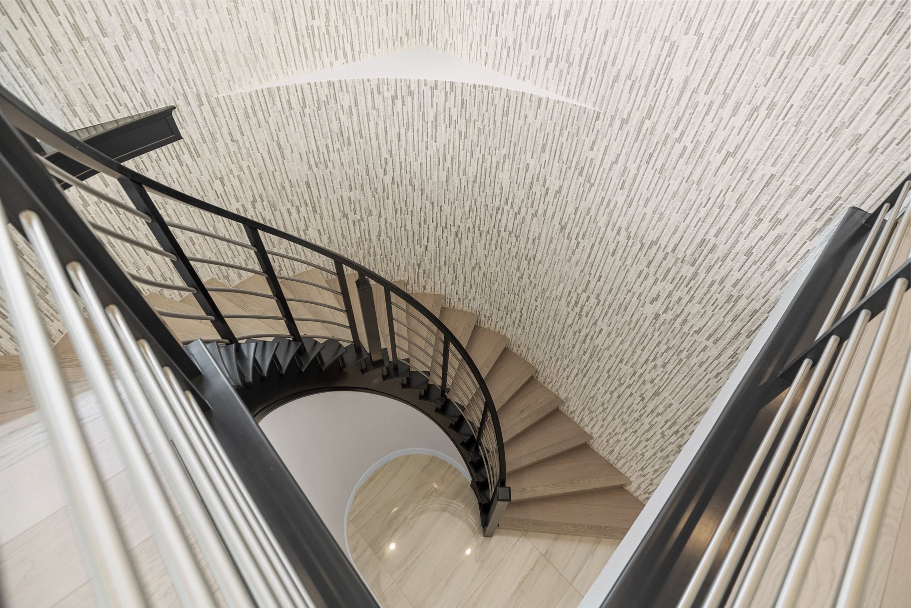  Thoughtfully Reimagined with Exceptional Design and Custom Craftsmanship - 物件實景