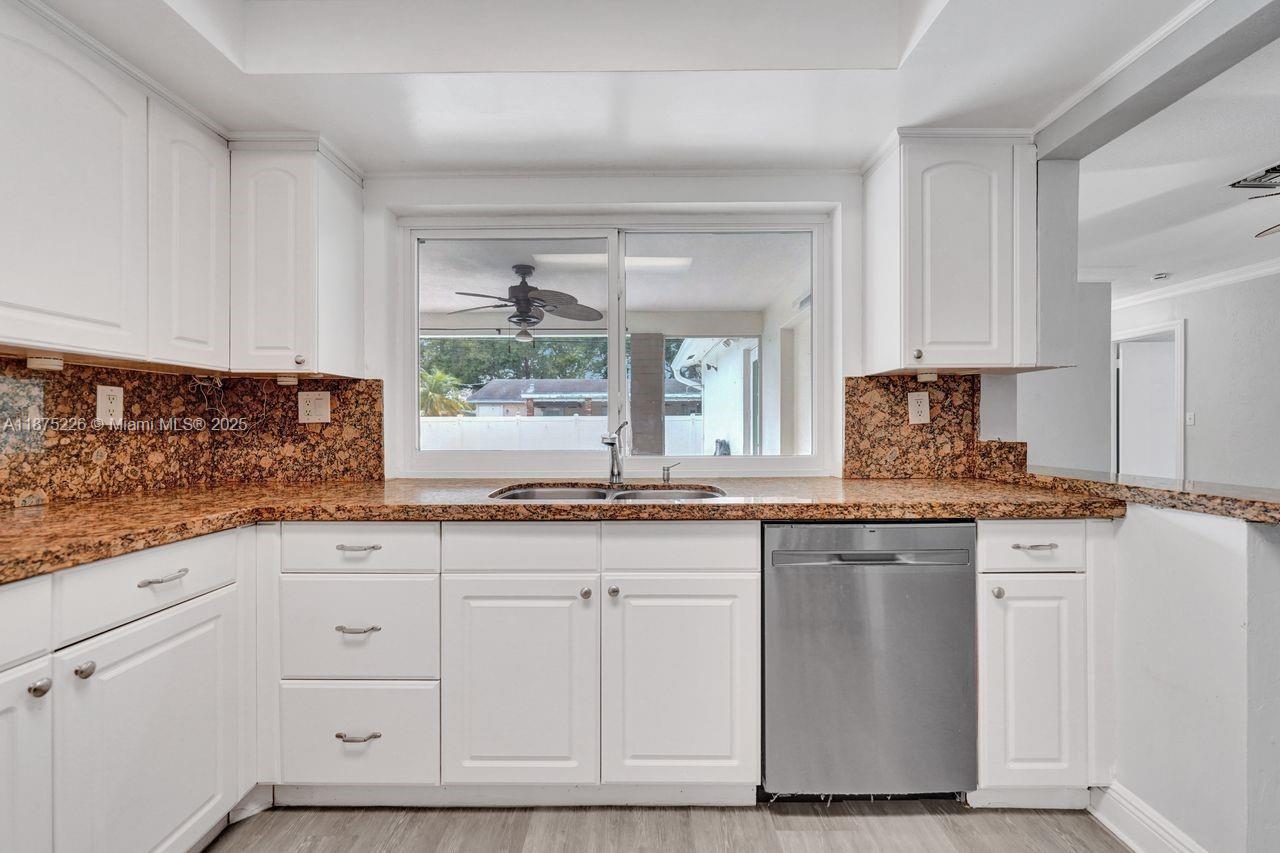 Cooper City, Florida, 33328, United States, 5 Bedrooms Bedrooms, ,3 BathroomsBathrooms,Residential,For Sale,1942124