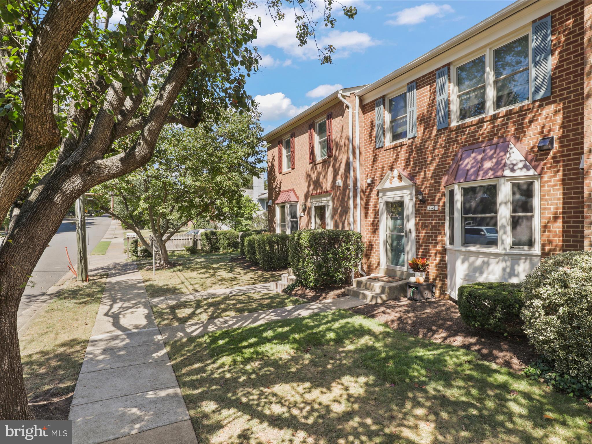 Arlington, Virginia, 22205, United States, 3 Bedrooms Bedrooms, ,3 BathroomsBathrooms,Residential,For Sale,1943915