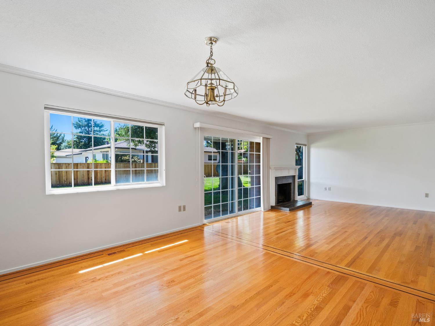 Sonoma, California, 95476, United States, 2 Bedrooms Bedrooms, ,2 BathroomsBathrooms,Residential,For Sale,1837248