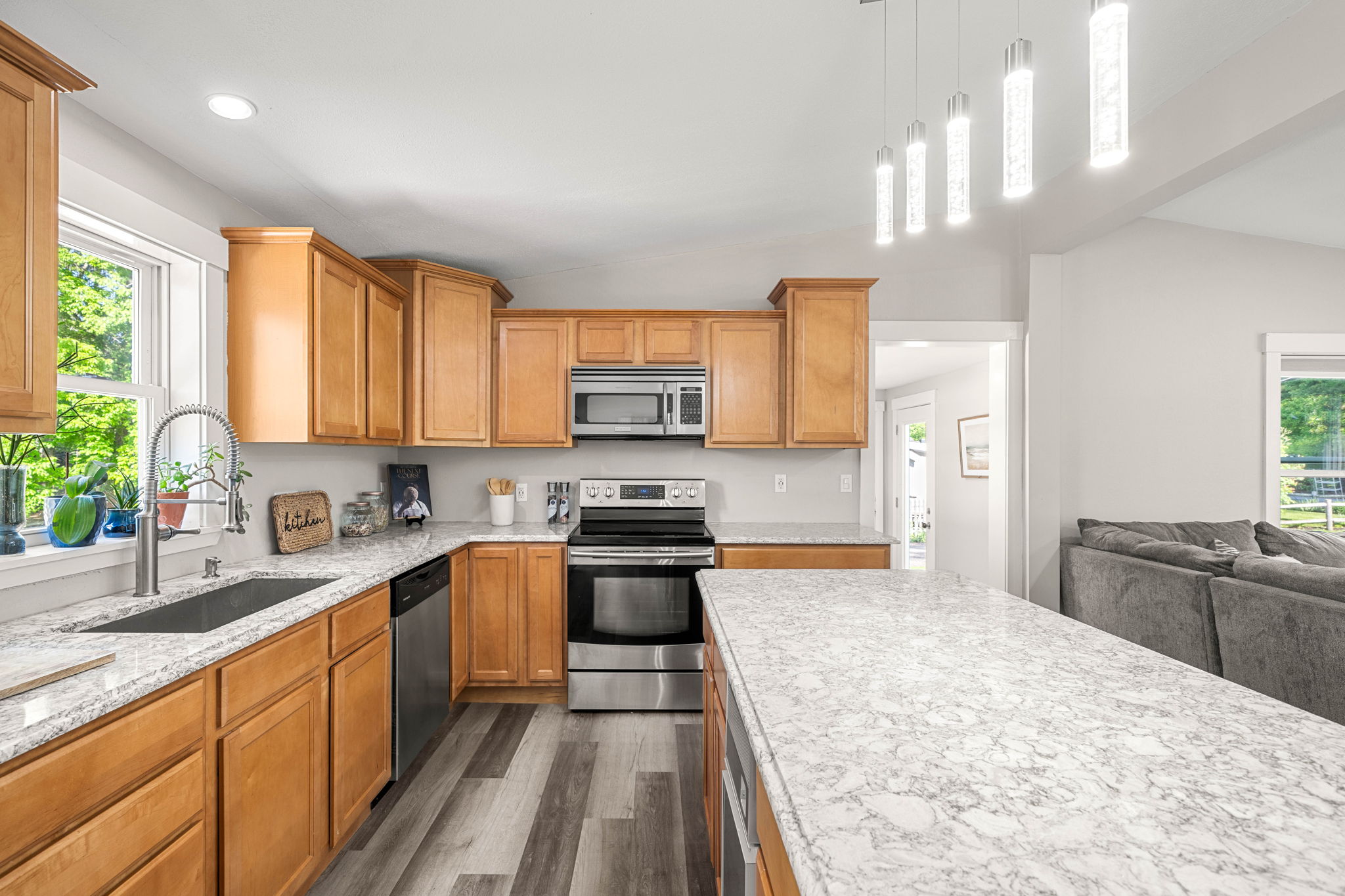  102 Kimball Rd, Amesbury, MA, 01913 - 物件實景