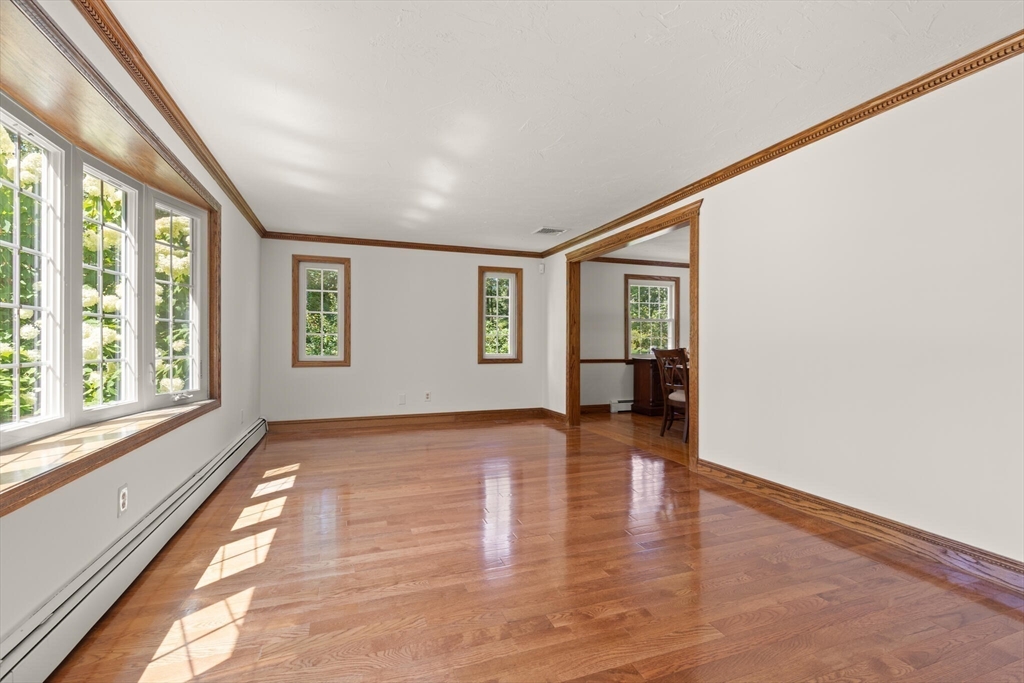 Easton, Massachusetts, 02356, United States, 4 Bedrooms Bedrooms, ,2 BathroomsBathrooms,Residential,For Sale,1896816