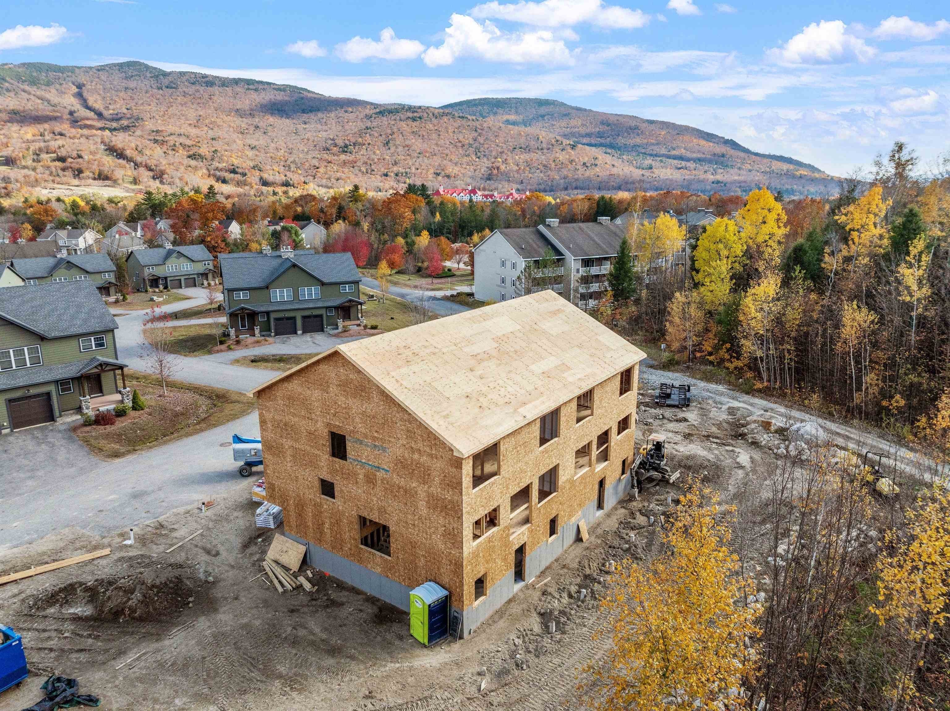 Lincoln, New Hampshire, 03251, United States, 5 Bedrooms Bedrooms, ,5 BathroomsBathrooms,Residential,For Sale,1978136