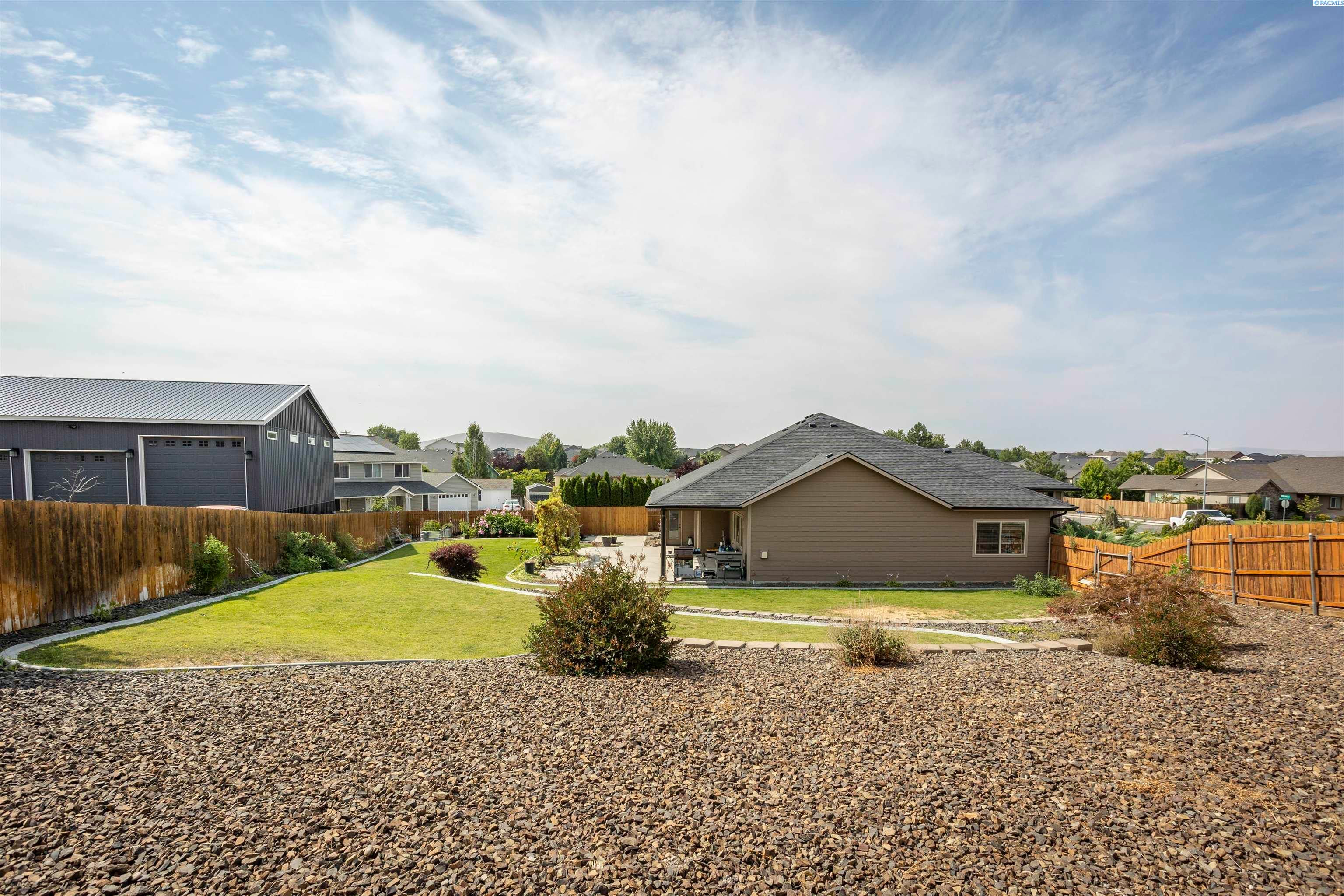 West Richland, Washington, 99353, United States, 4 Bedrooms Bedrooms, ,2 BathroomsBathrooms,Residential,For Sale,1944787