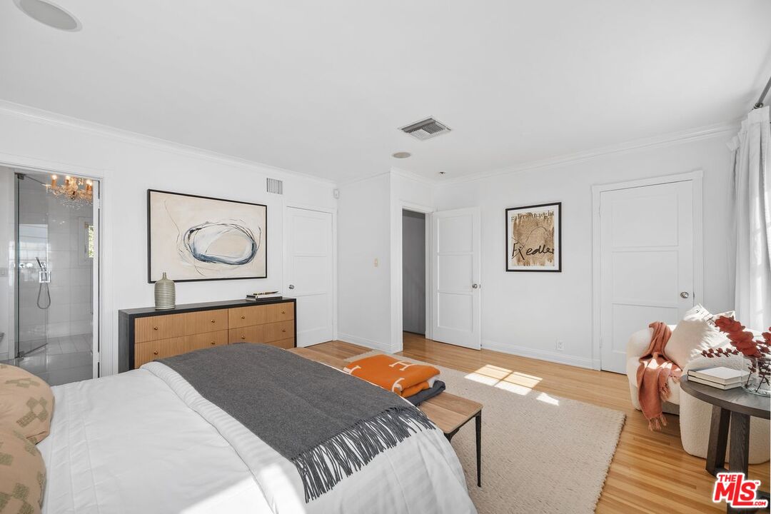 Los Angeles, California, 90069, United States, 4 Bedrooms Bedrooms, ,2 BathroomsBathrooms,Residential,For Sale,1700120