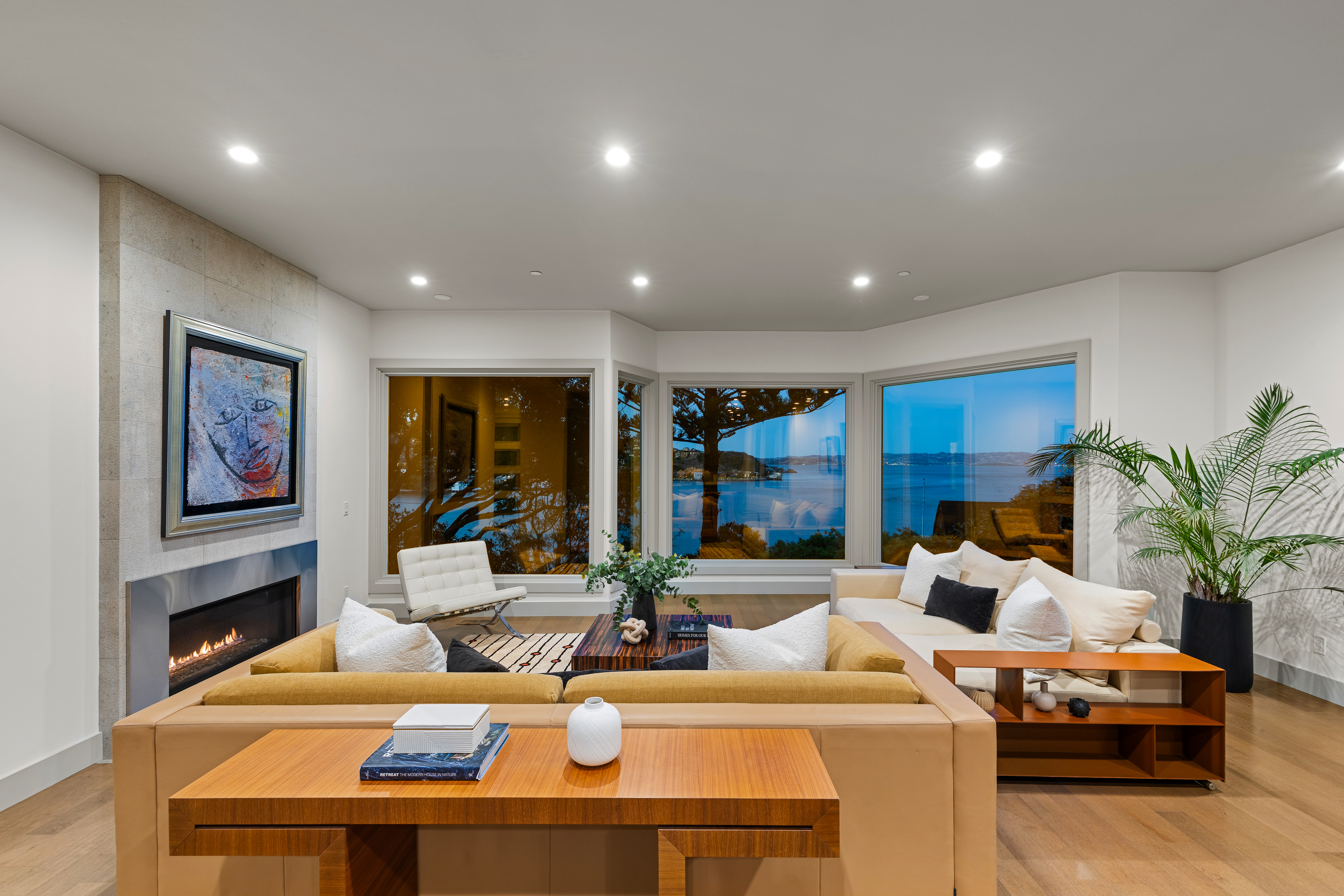  Coastal Living on Coveted Beach Road - 物件實景