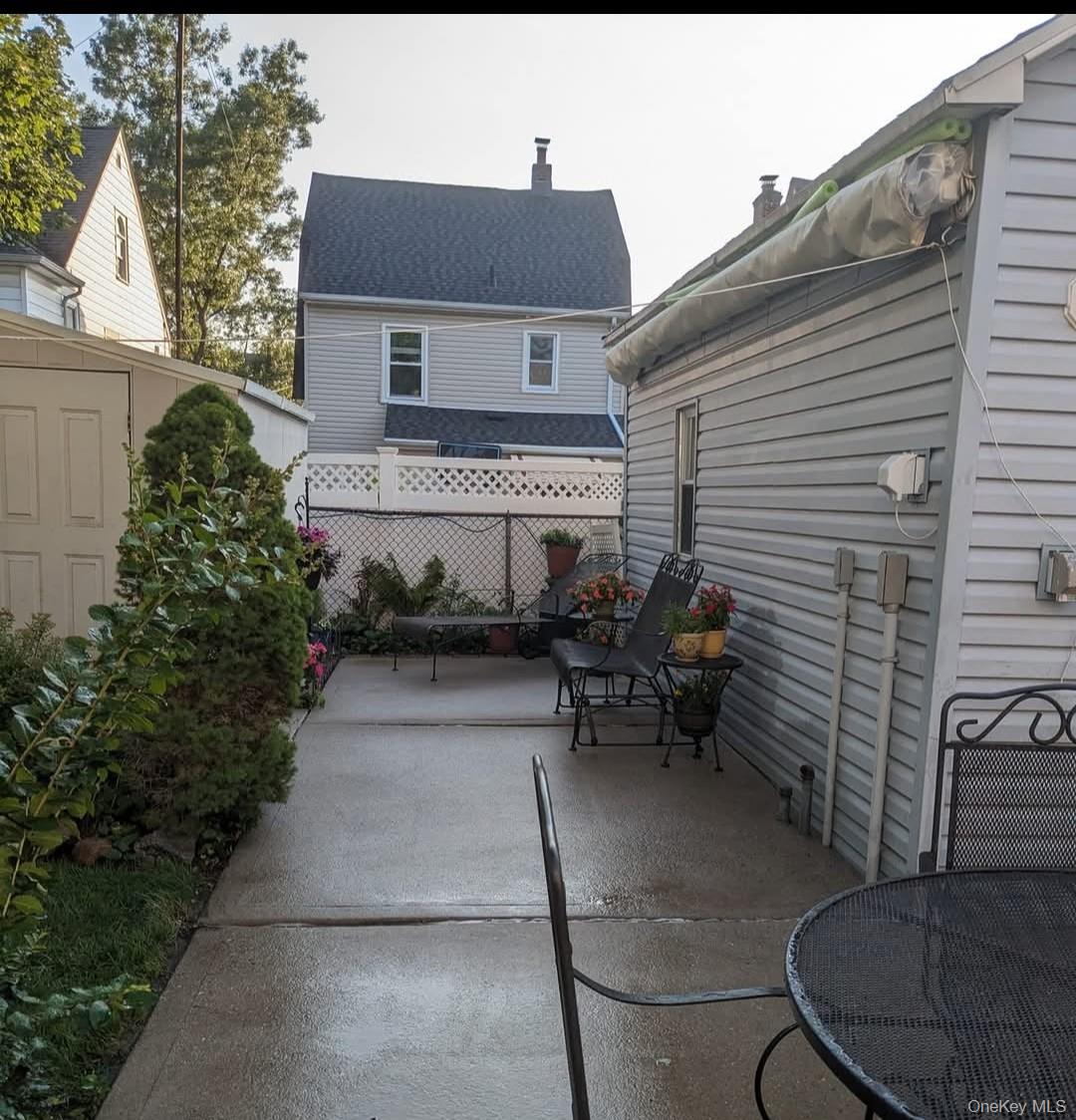 Mineola, New York, 11501, United States, 4 Bedrooms Bedrooms, ,2 BathroomsBathrooms,Residential,For Sale,2005697