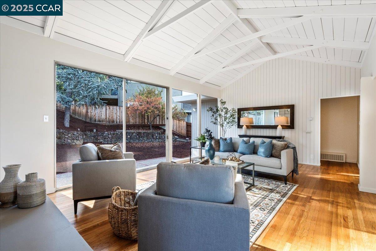 Redwood City, California, 94062, United States, 4 Bedrooms Bedrooms, ,3 BathroomsBathrooms,Residential,For Sale,1989163