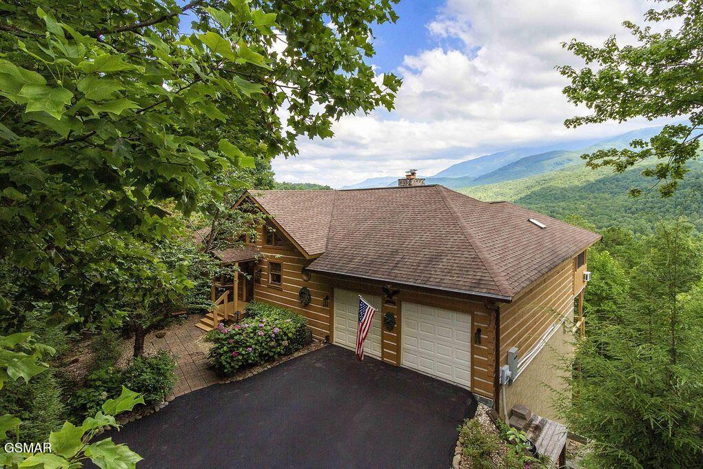 Gatlinburg, Tennessee, 37738, United States, 3 Bedrooms Bedrooms, ,3 BathroomsBathrooms,Residential,For Sale,1977733