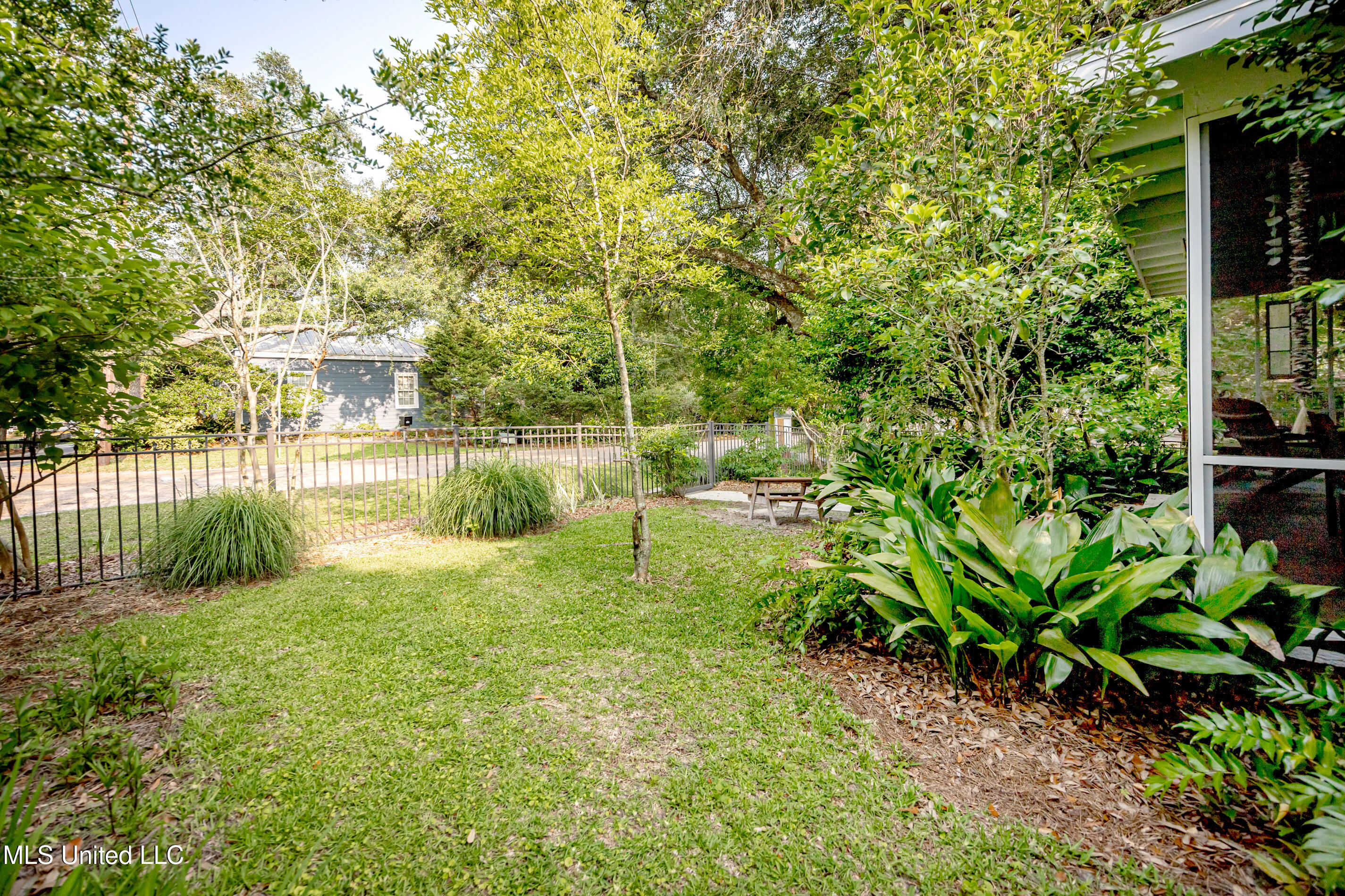 Ocean Springs, Mississippi, 39564, United States, 3 Bedrooms Bedrooms, ,2 BathroomsBathrooms,Residential,For Sale,1847227