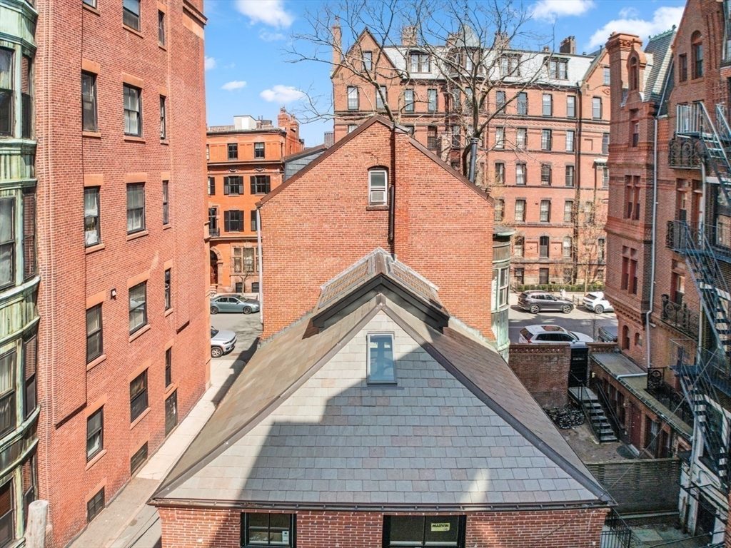 Boston, Massachusetts, 02116, United States, 3 Bedrooms Bedrooms, ,2 BathroomsBathrooms,Residential,For Sale,1810578
