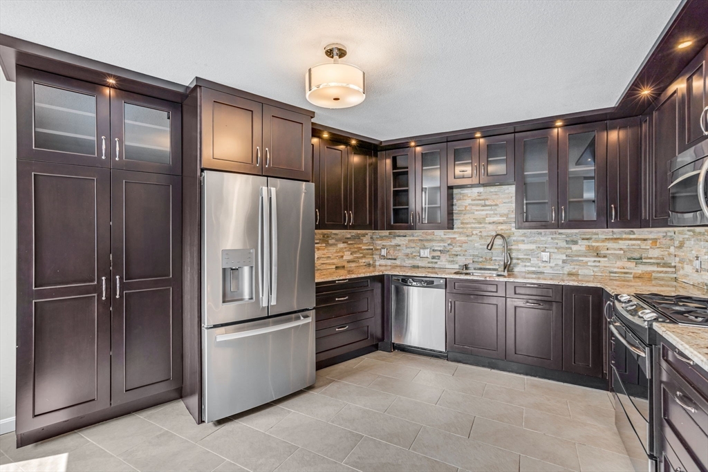 Newton, Massachusetts, 02467, United States, 2 Bedrooms Bedrooms, ,2 BathroomsBathrooms,Residential,For Sale,1847523