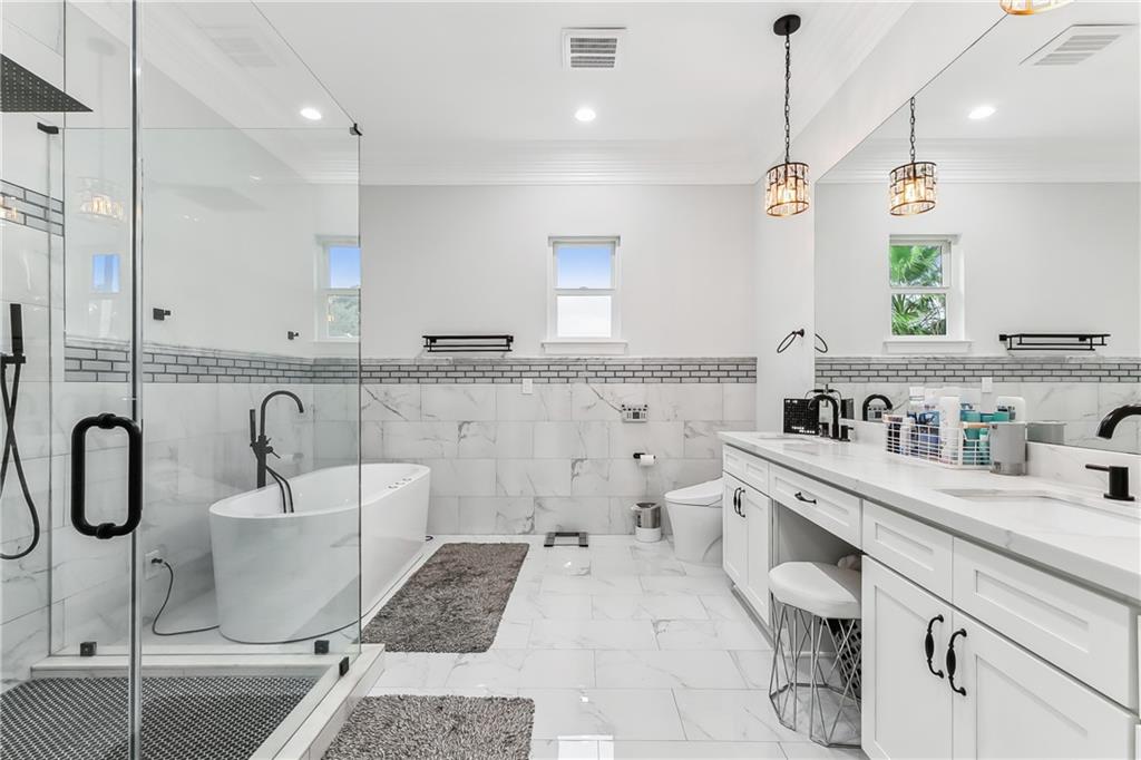 New Orleans, Louisiana, 70122, United States, 4 Bedrooms Bedrooms, ,4 BathroomsBathrooms,Residential,For Sale,1941727