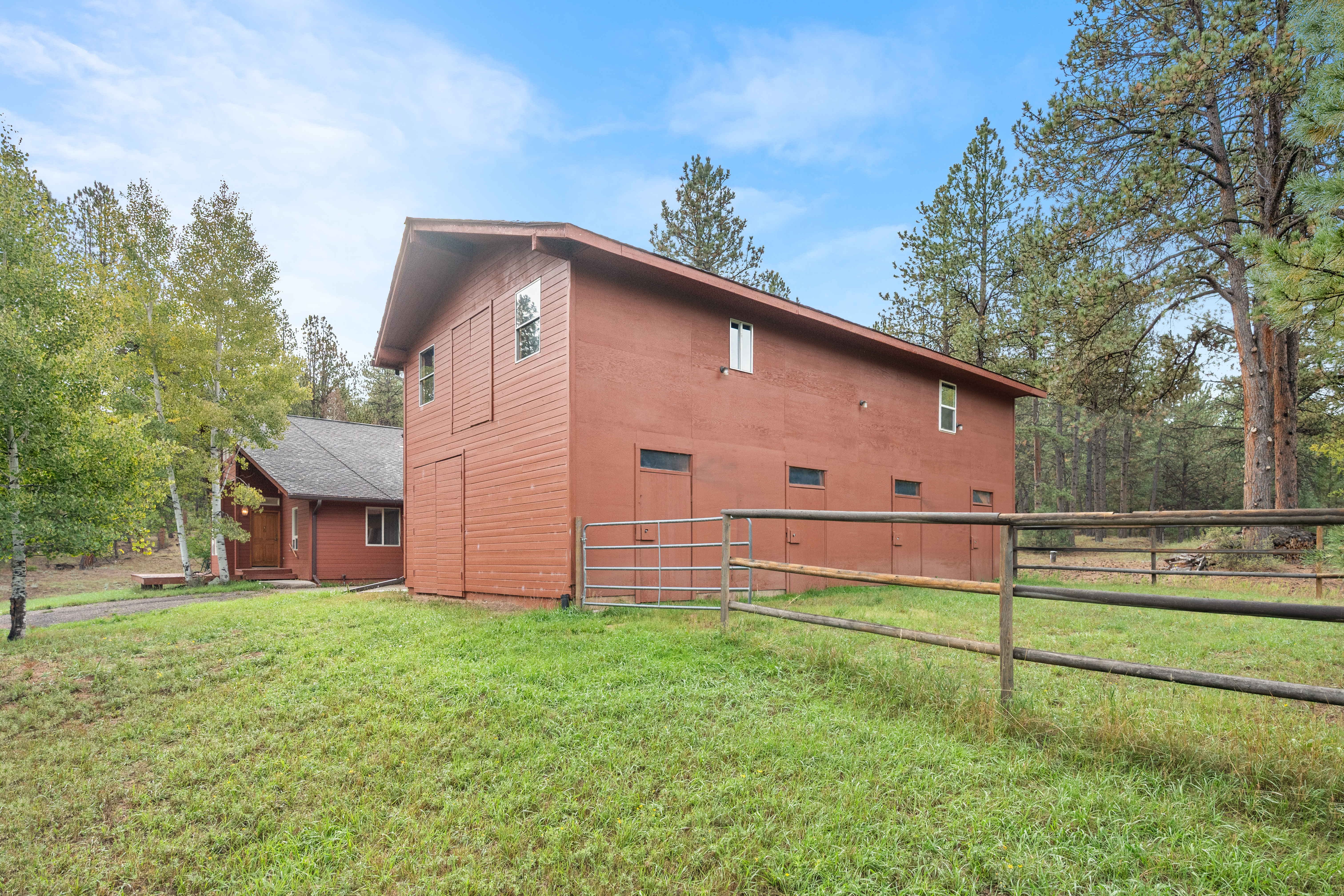  10-Acre Colorado Home & Barn Retreat – Trail Access & Mountain Views - 物件實景