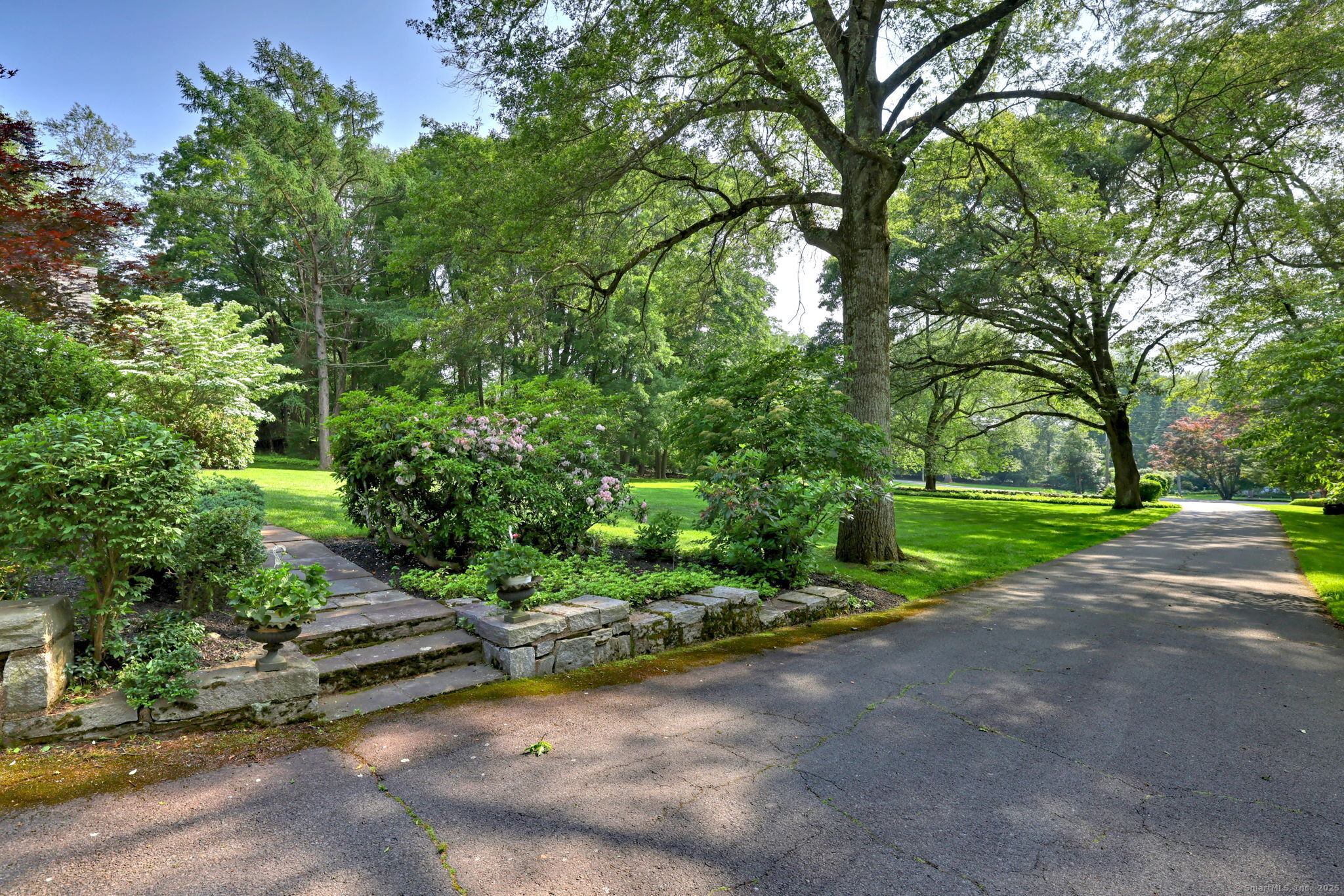 Woodbridge, Connecticut, 06525, United States, 4 Bedrooms Bedrooms, ,4 BathroomsBathrooms,Residential,For Sale,1902823