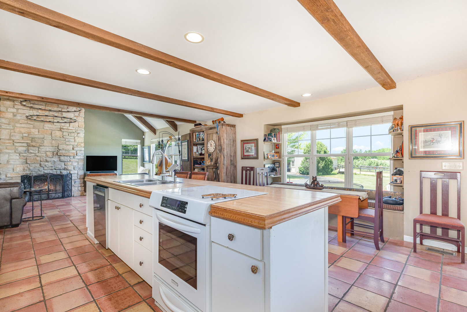 Caledonia, Illinois, 61011, United States, 4 Bedrooms Bedrooms, ,5 BathroomsBathrooms,Residential,For Sale,1984139