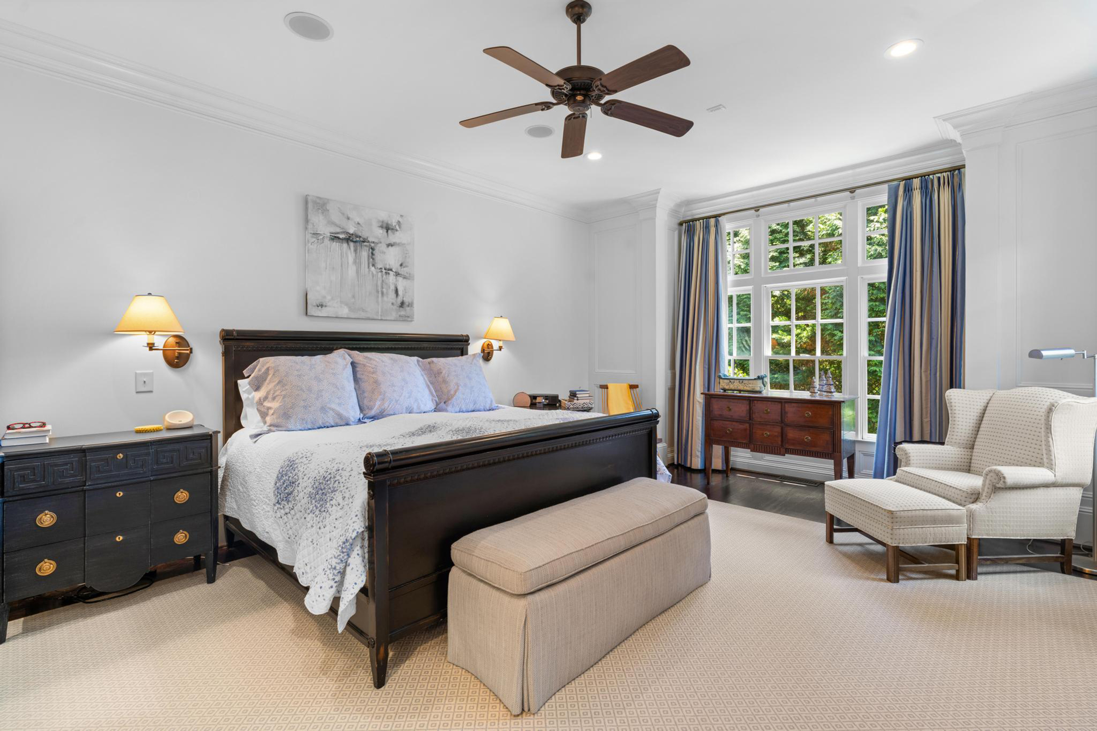  Sophisticated Newer Custom-built Home in Desirable Garden Hills - 物件實景