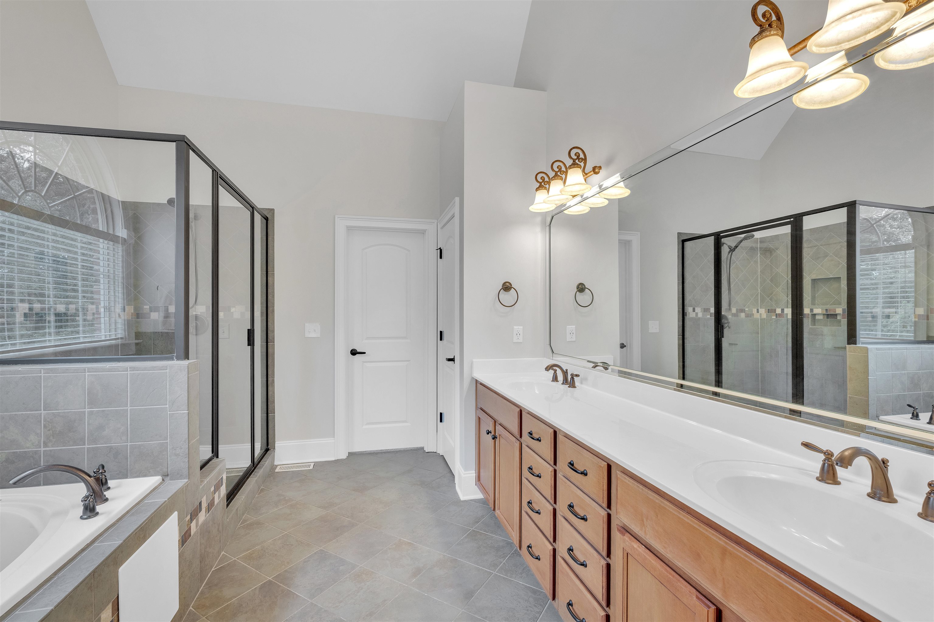 spartanburg, South Carolina, 29301, United States, 5 Bedrooms Bedrooms, ,4 BathroomsBathrooms,Residential,For Sale,1913401
