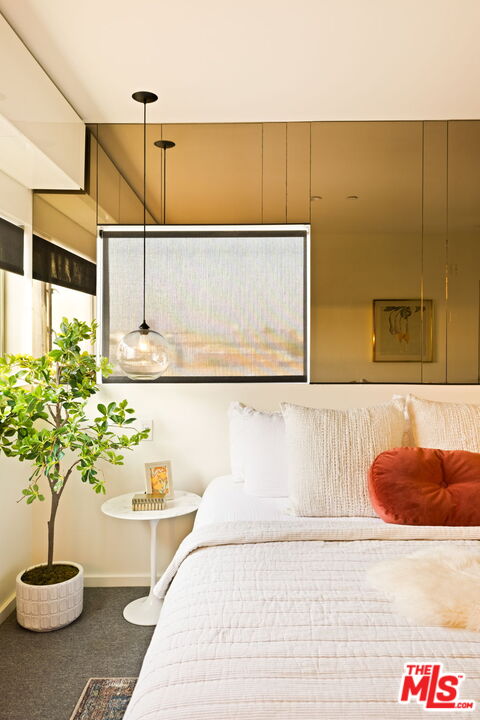 Los Angeles, California, 90038, United States, 2 Bedrooms Bedrooms, ,2 BathroomsBathrooms,Residential,For Sale,1917105
