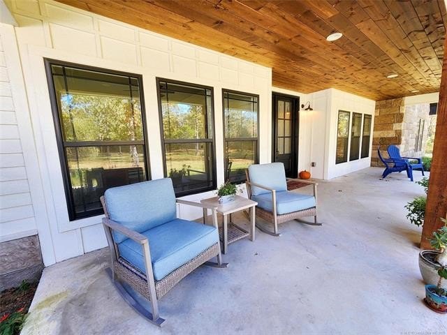 Tahlequah, Oklahoma, 74464, United States, 4 Bedrooms Bedrooms, ,4 BathroomsBathrooms,Residential,For Sale,1984008