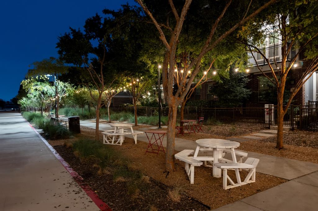 Dallas, Texas, 75212, United States, 3 Bedrooms Bedrooms, ,4 BathroomsBathrooms,Residential,For Sale,1966564