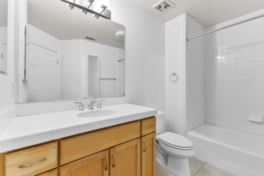 San Diego, California, 92101, United States, 2 Bedrooms Bedrooms, ,2 BathroomsBathrooms,Residential,For Sale,2005921