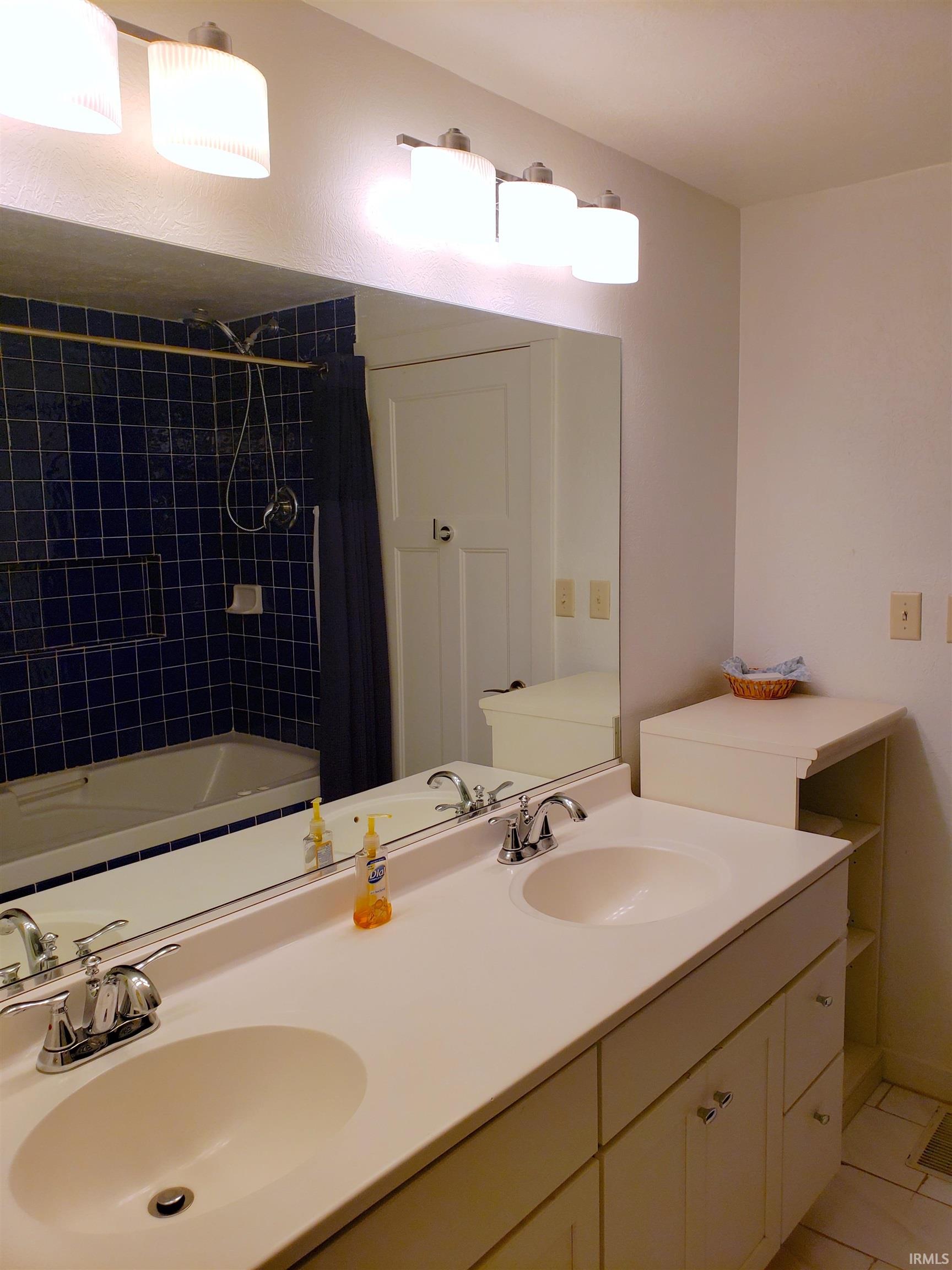 Bloomington, Indiana, 47408, United States, 2 Bedrooms Bedrooms, ,5 BathroomsBathrooms,Residential,For Sale,2009264