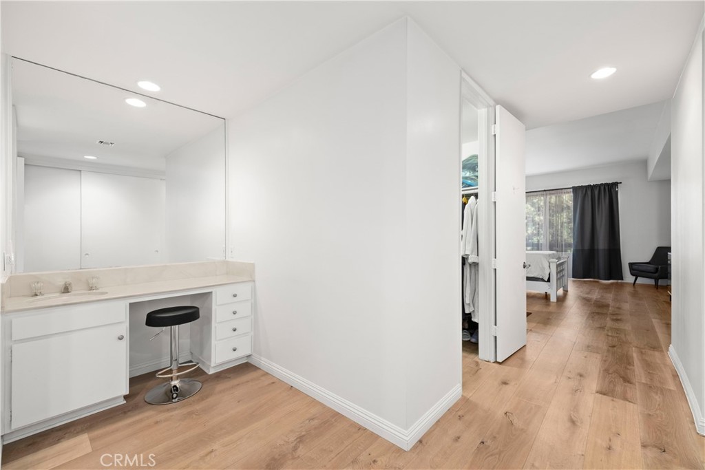 Beverly Hills, California, 90212, United States, 2 Bedrooms Bedrooms, ,2 BathroomsBathrooms,Residential,For Sale,1912615