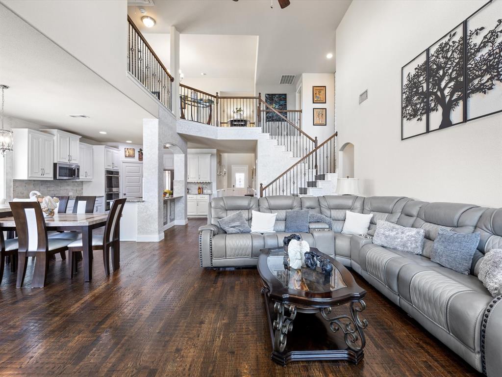 Waxahachie, Texas, 75165, United States, 4 Bedrooms Bedrooms, ,4 BathroomsBathrooms,Residential,For Sale,1978879