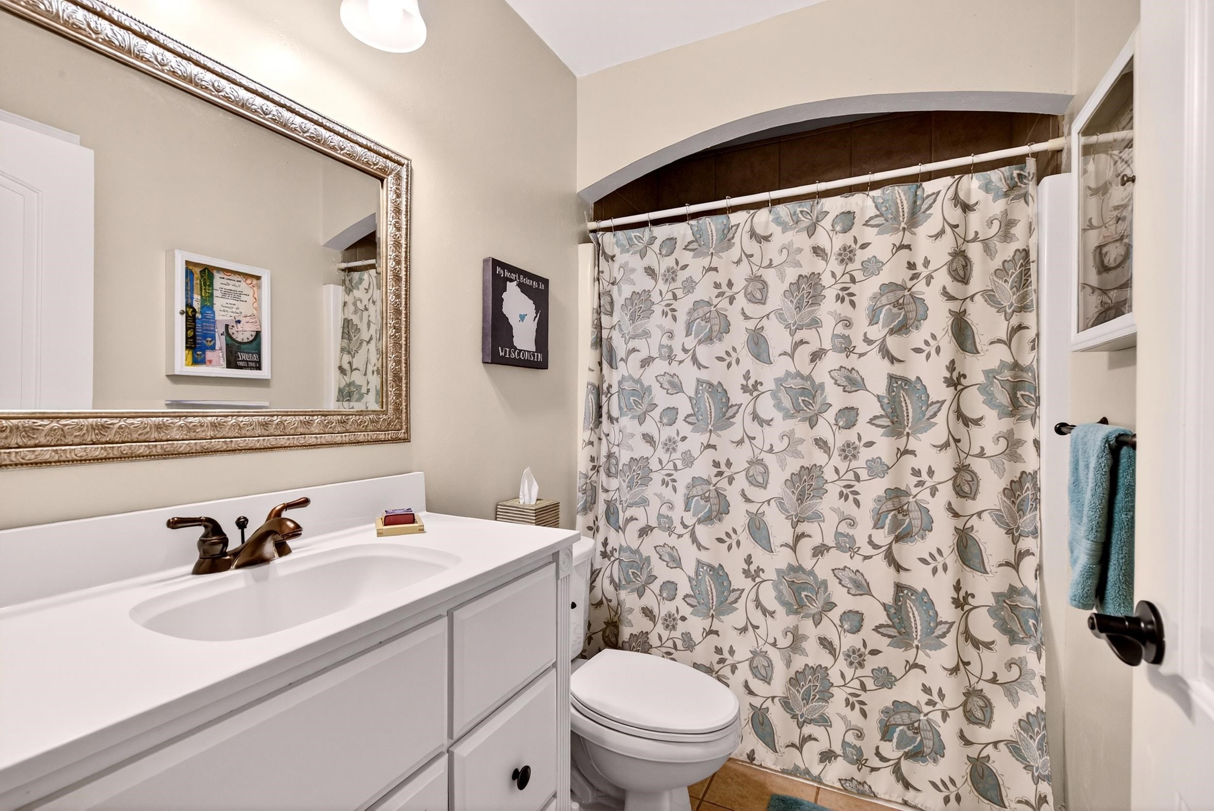 Neenah, Wisconsin, 54956, United States, 4 Bedrooms Bedrooms, ,4 BathroomsBathrooms,Residential,For Sale,1996384