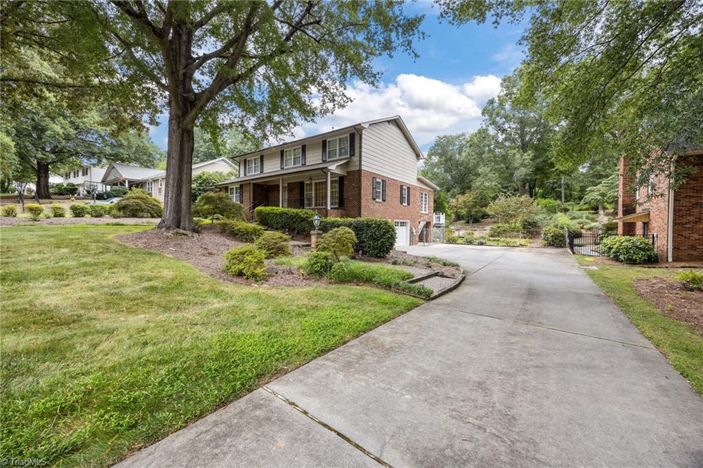 High Point, North Carolina, 27262, United States, 5 Bedrooms Bedrooms, ,4 BathroomsBathrooms,Residential,For Sale,1925566