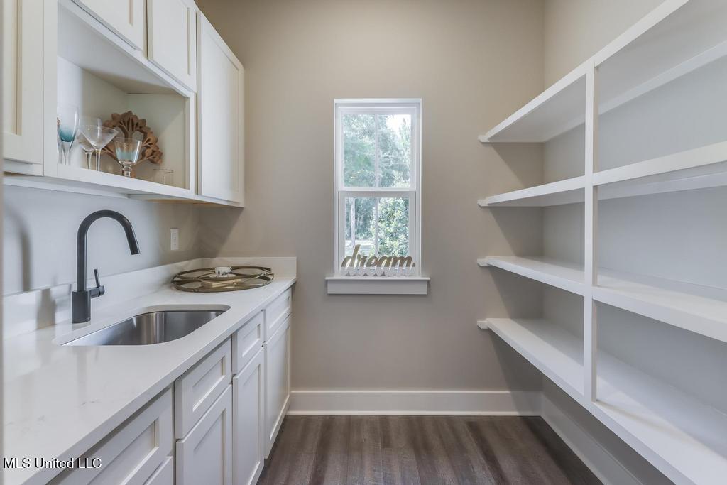 Gulfport, Mississippi, 39503, United States, 3 Bedrooms Bedrooms, ,2 BathroomsBathrooms,Residential,For Sale,1874572